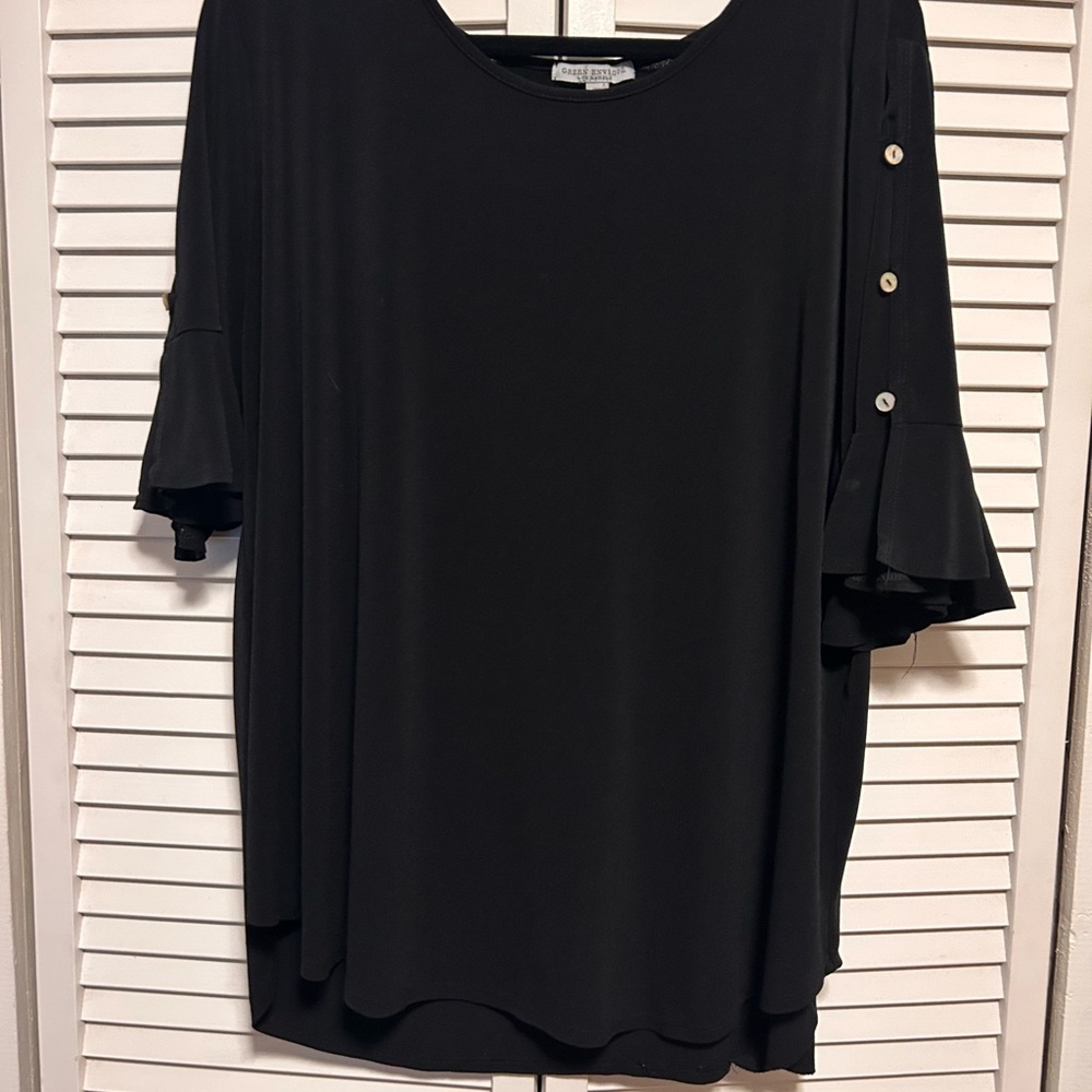 Green Envelope Black Short-Sleeve Ruffle Button Top